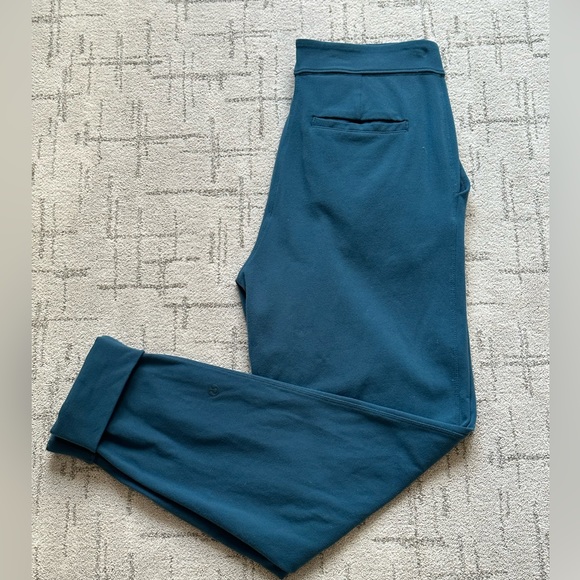 Lululemon EARLY ISSUE Jet Crop, size 2, Alberta Lake, Luon, Cuffs - Picture 2 of 9